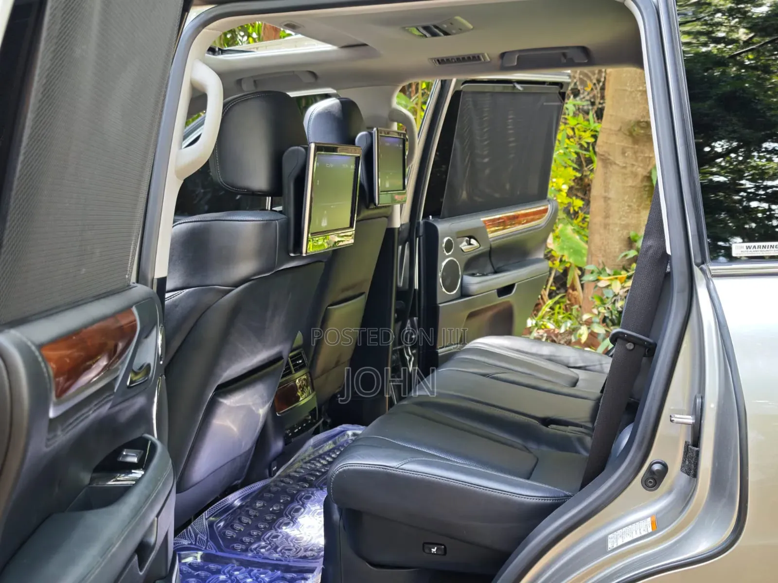 Lexus LX 570 AWD 2017 Gold