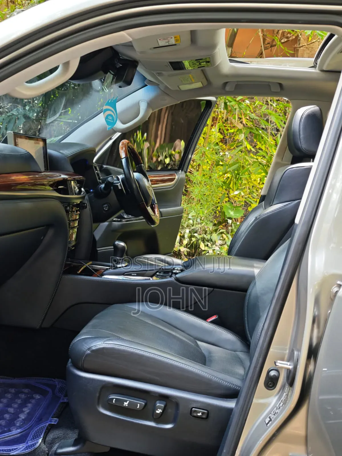 Lexus LX 570 AWD 2017 Gold