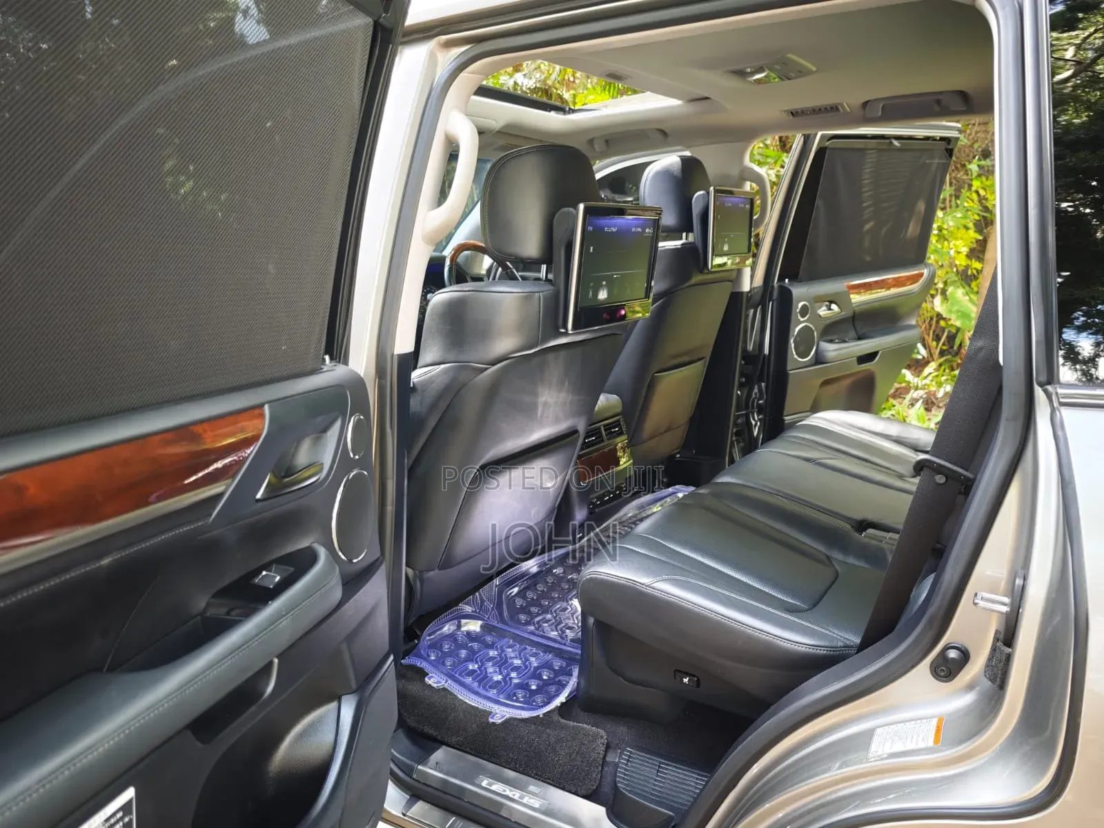Lexus LX 570 AWD 2017 Gold