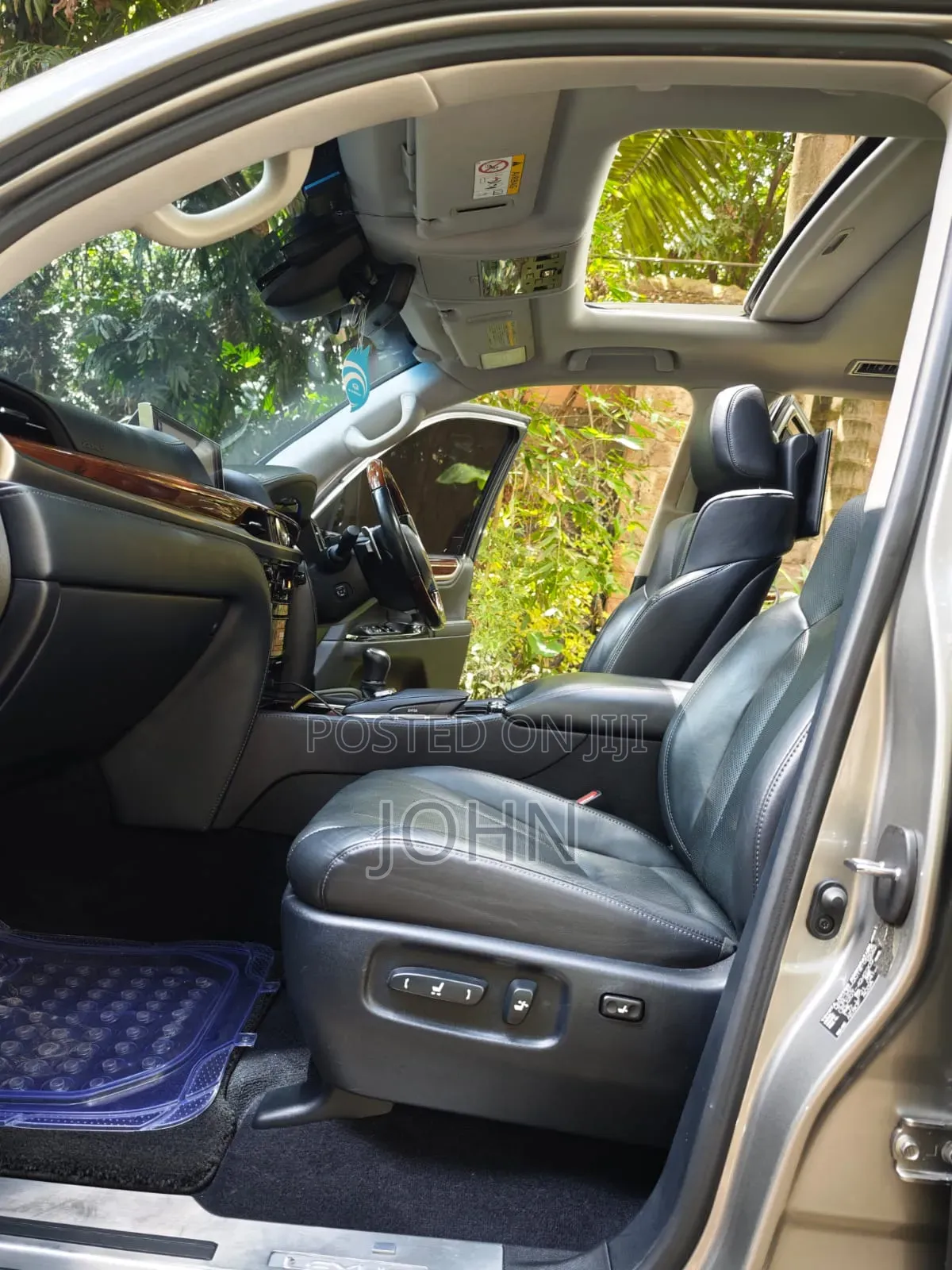 Lexus LX 570 AWD 2017 Gold