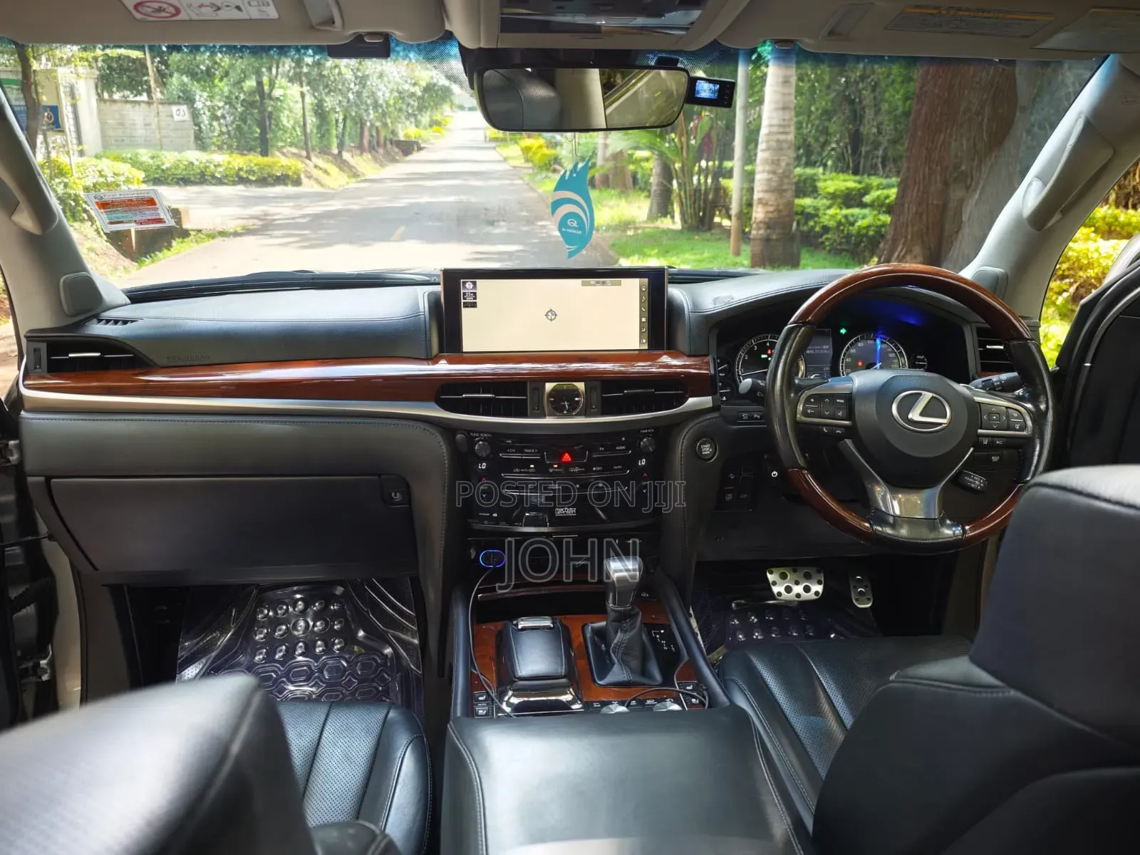 Lexus LX 570 AWD 2017 Gold