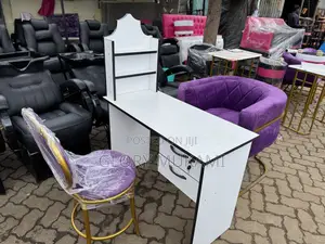 White Manicure Desk Table And Manicure Chairs