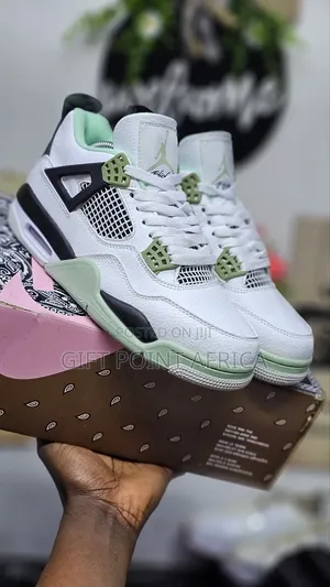 J4 "Seafoam" 1st Leather
Unisex Sneakers