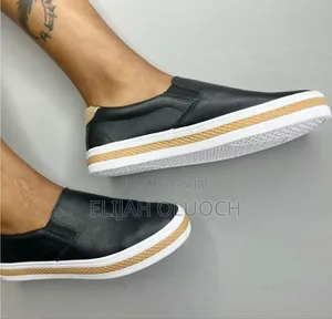 White and Black Casual Unisex Flat Rubber Shoes.