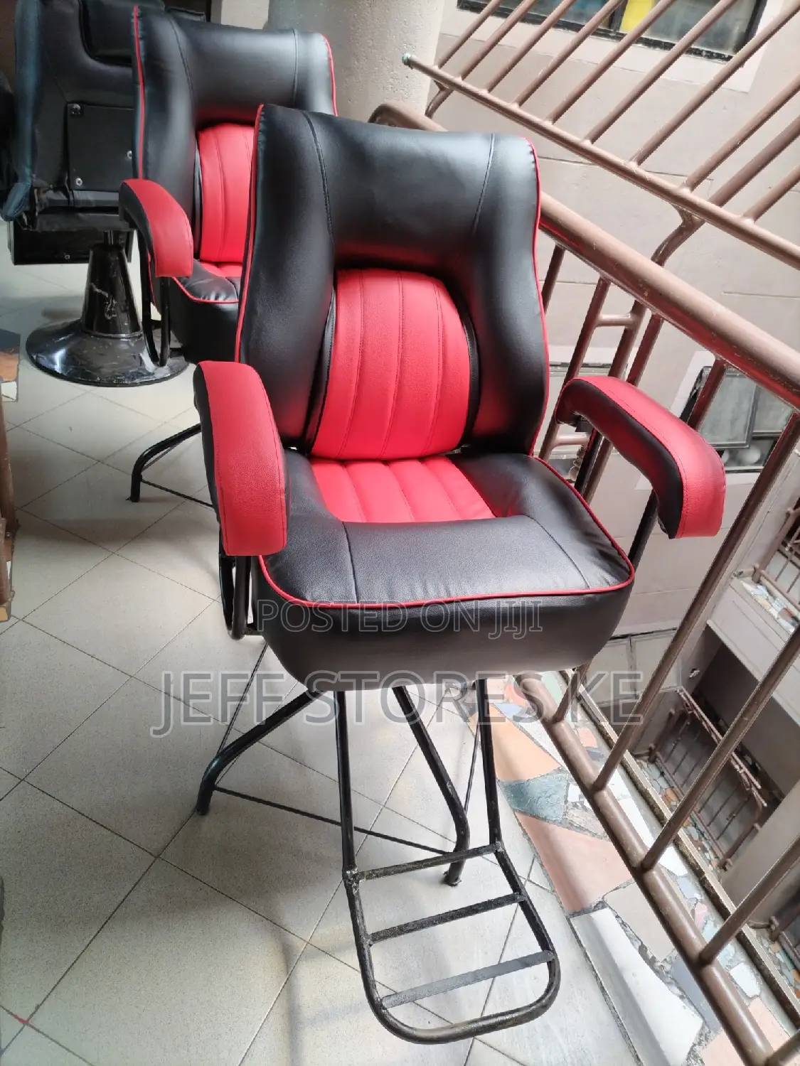 Comfortable Simple Kinyozi Seat
