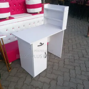 Manicure Table