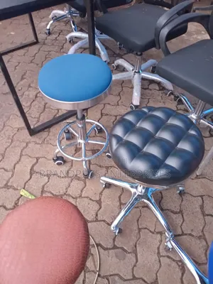 Adjustable Salon Stool/Pedicure Stool