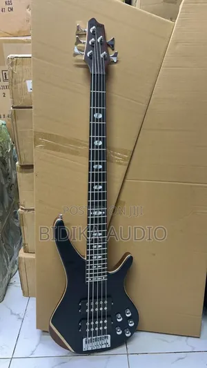 Yamaha 5 Strings Active Bass Guitar