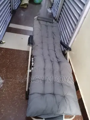 2 in 1 Foldable Chair/Bed With Cushion
