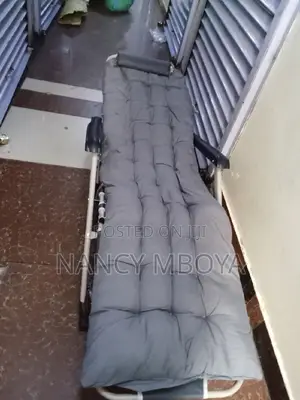 2 in 1 Foldable Chair/Bed With Cushion