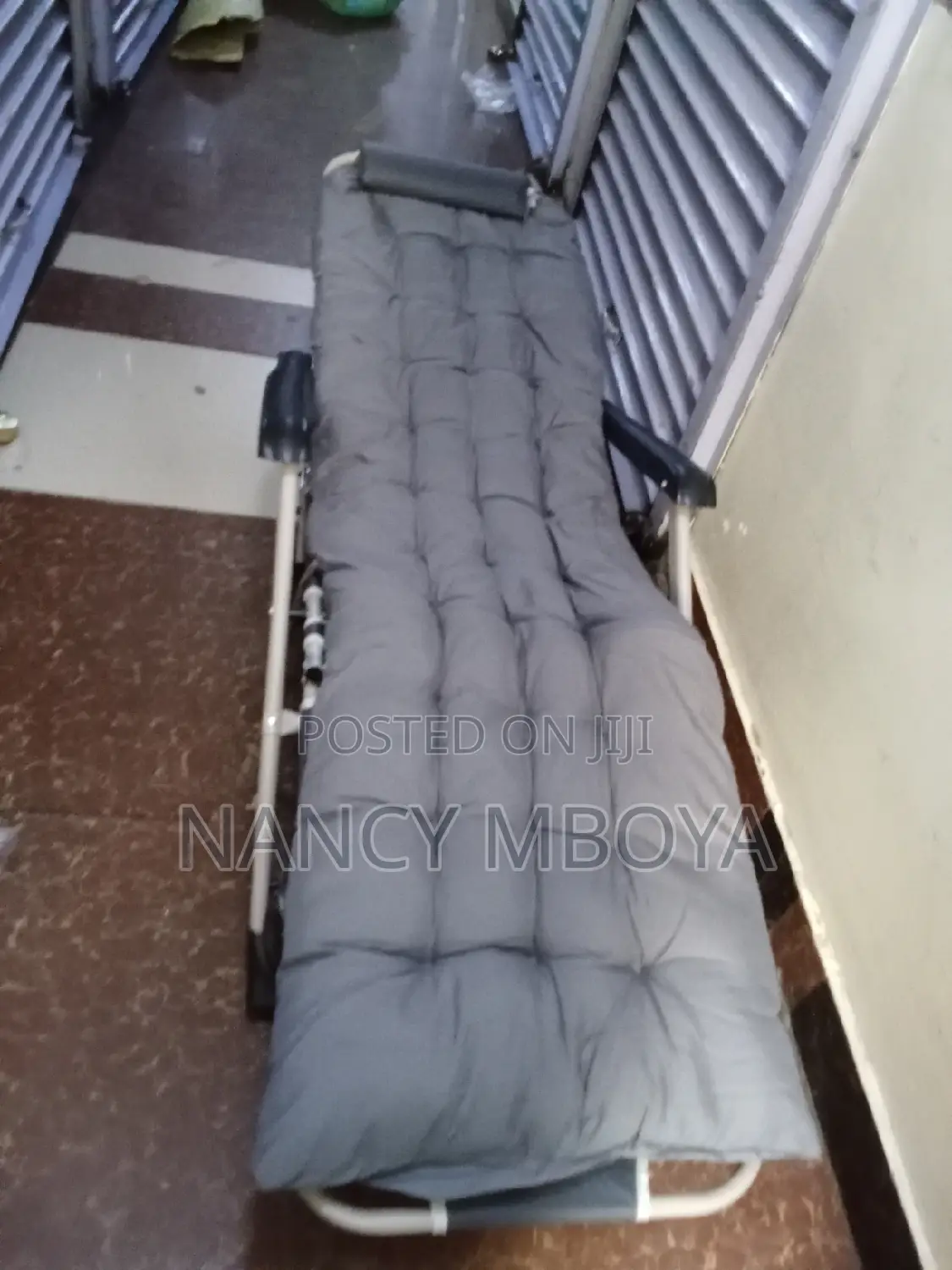 2 in 1 Foldable Chair/Bed With Cushion