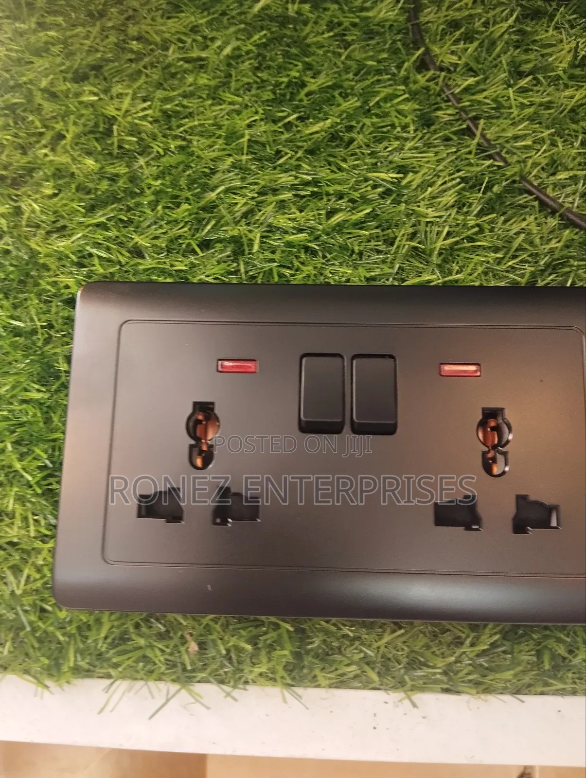Classic Twin Sockets Black