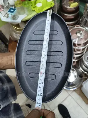 Sizzling Plate With Bamboo Holder