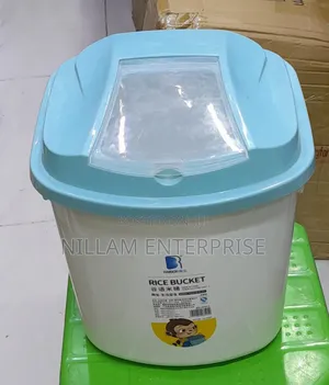 Rice/Cereal Bucket With Measuring Cup*