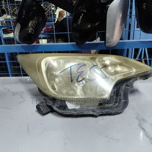 Toyota Ractis 2012 Non Xenon Headlight Available