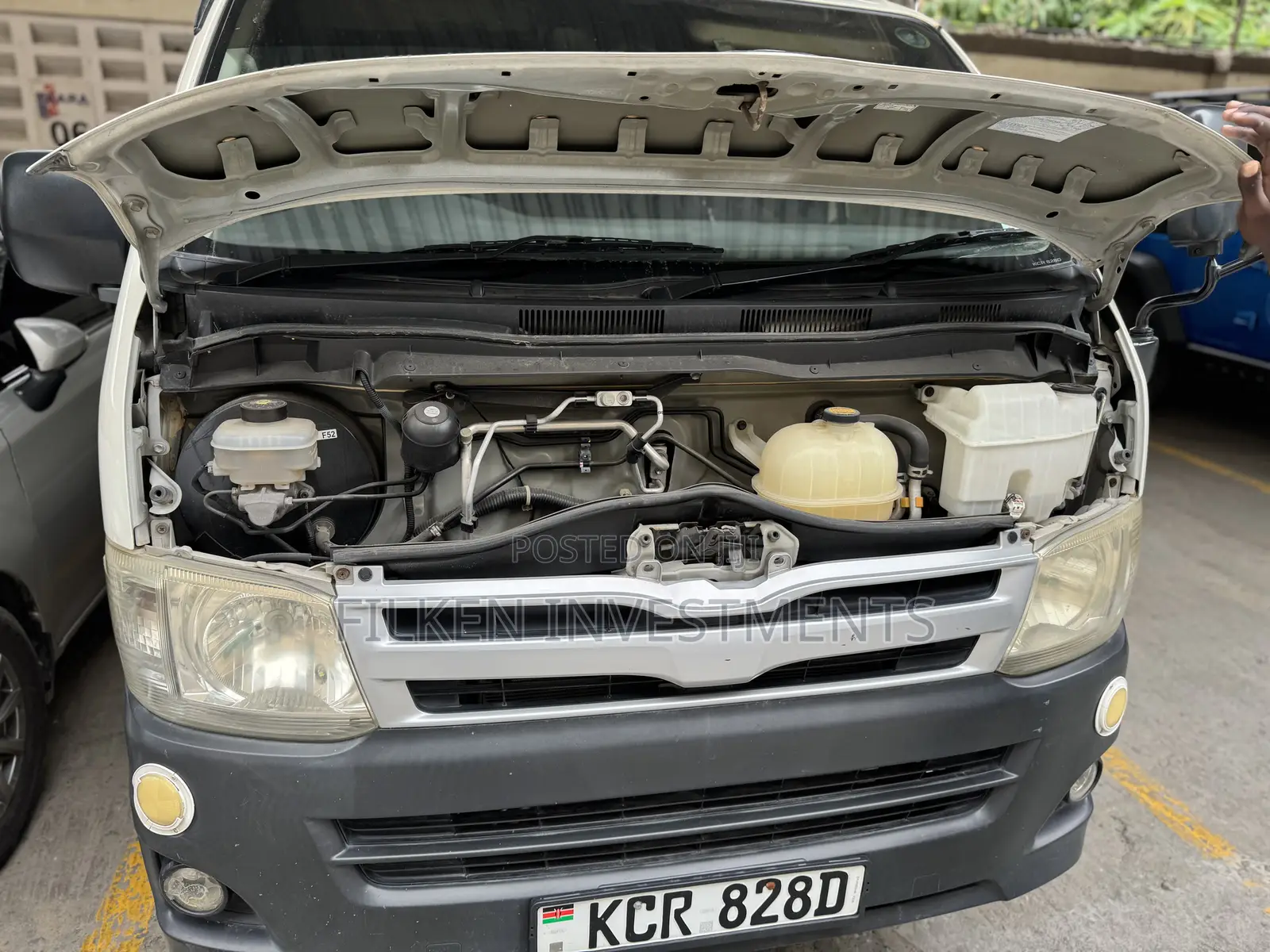 Toyota HiAce 2012 White