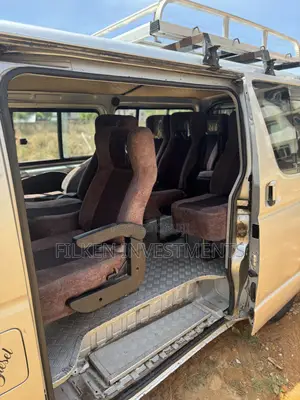 Toyota HiAce 2014 Silver