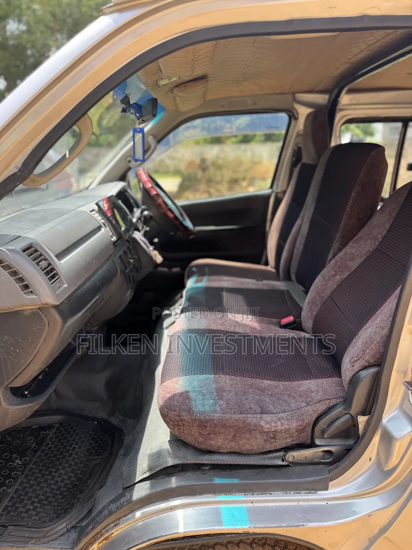 Toyota HiAce 2014 Silver