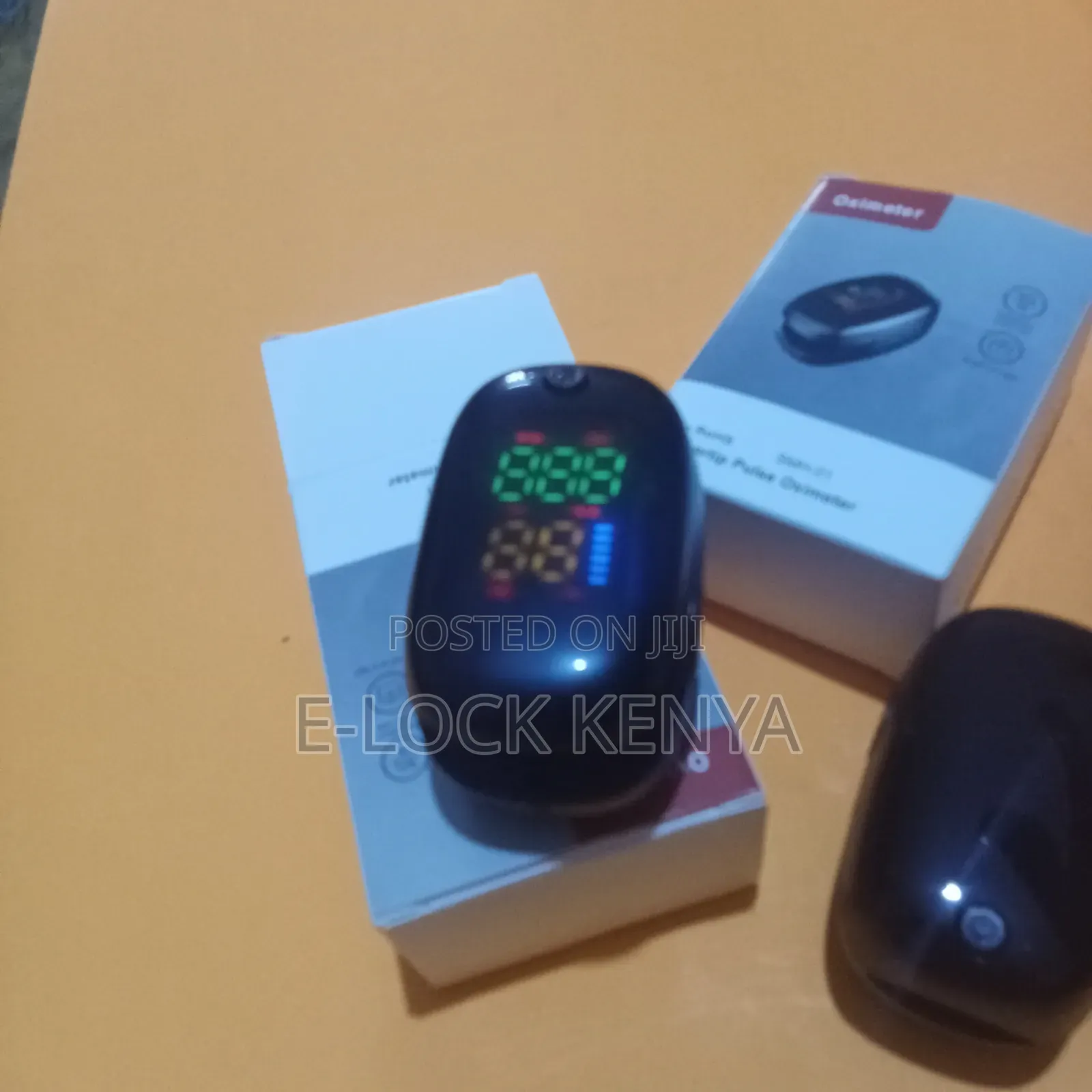 One Button Operation Oximeter