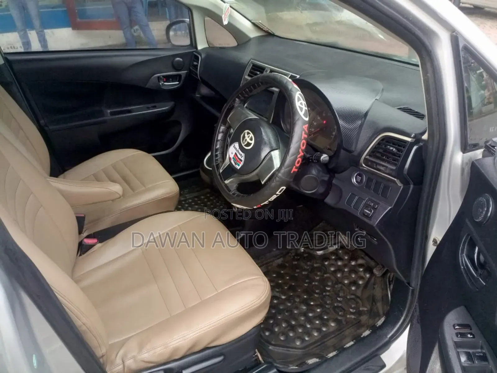 Toyota Ractis 2012 Silver