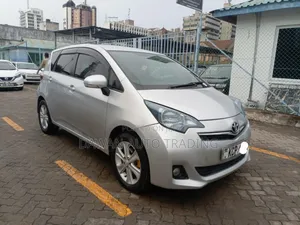 Toyota Ractis 2012 Silver