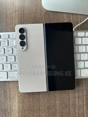 Samsung Galaxy Z Fold4 256 GB Gold