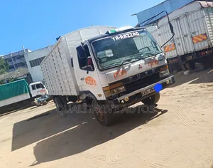 Mitsubishi Fuso Fighter 2003 White