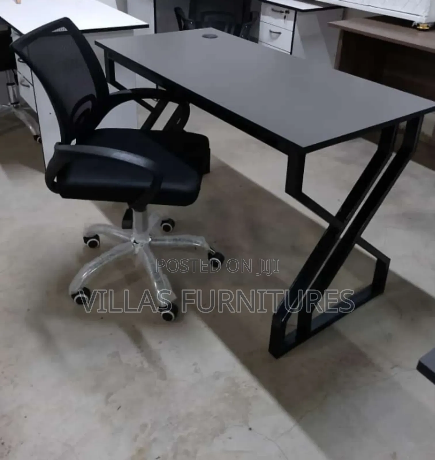 Double Frame Study Table/Swivel Mesh Chair