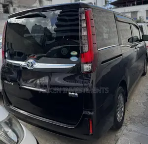 Toyota Voxy 2018