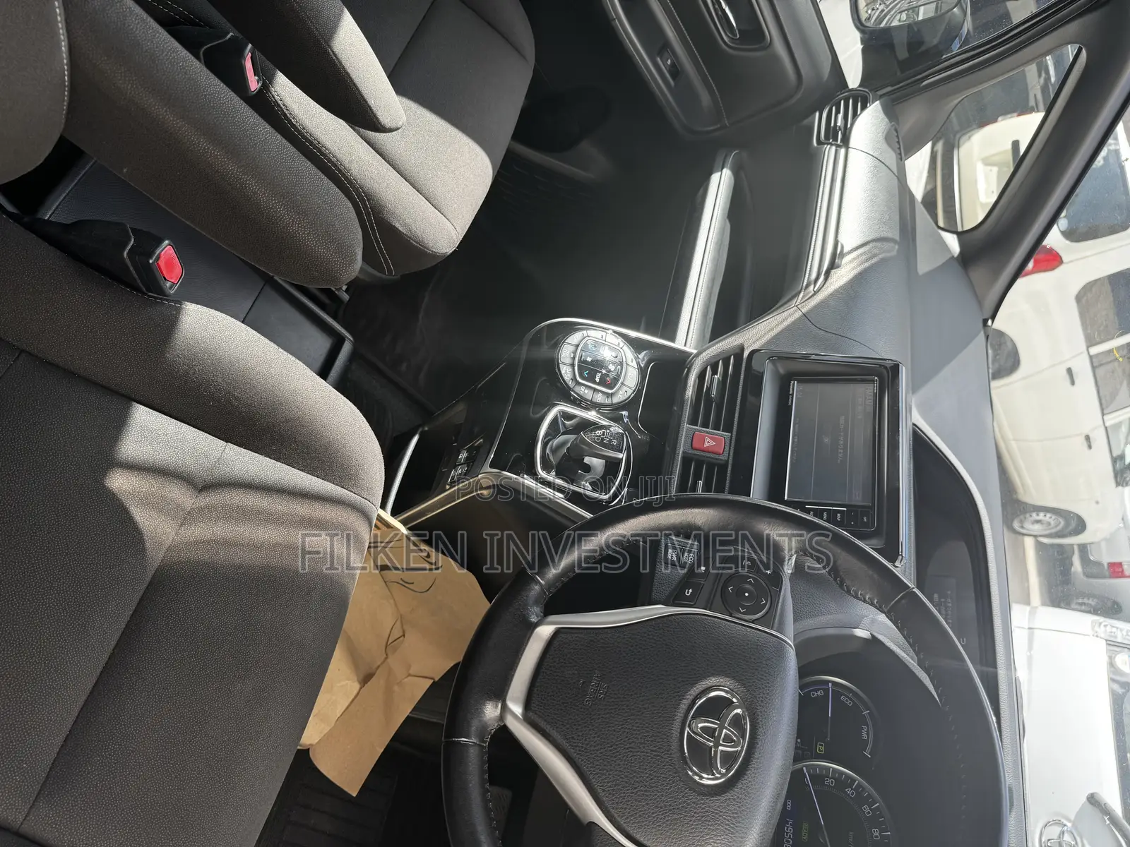 Toyota Voxy 2018