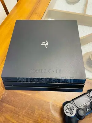 Ps4 Pro 1 Pad, Plus Cables