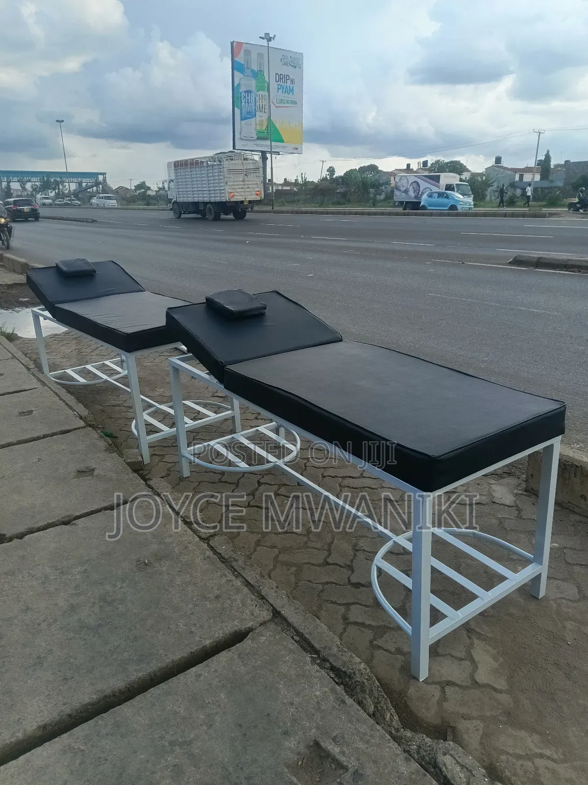 High Density Massage Bed, Black and White