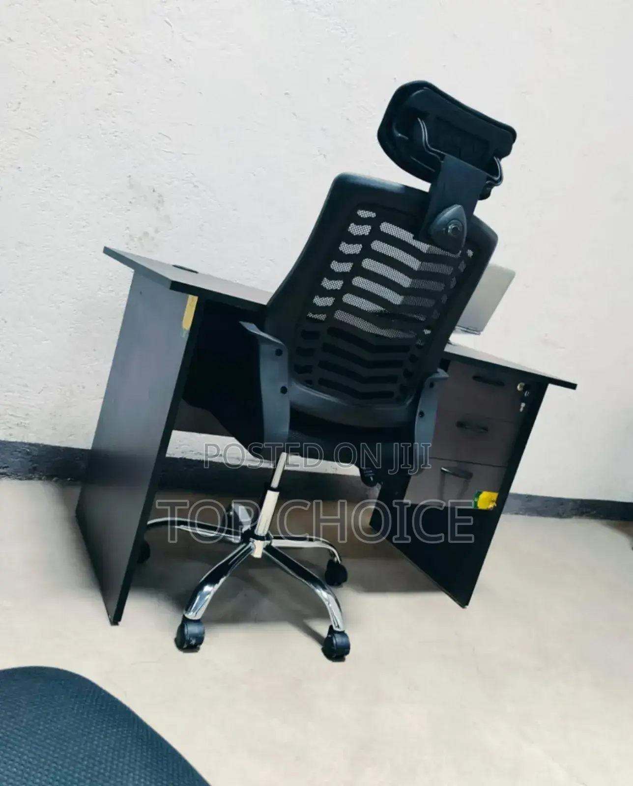 1.2m Table and Mesh Headrest Chairs