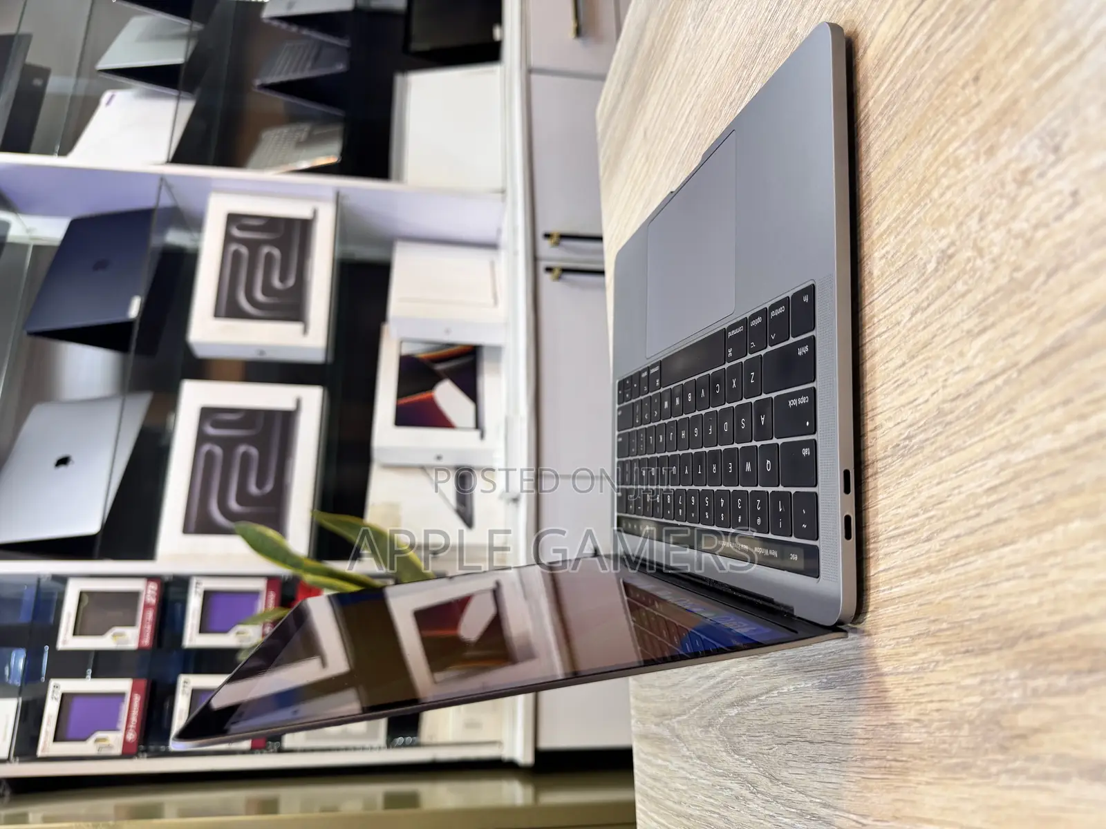 Laptop Apple MacBook Pro 16GB Intel Core I7 SSD 1T