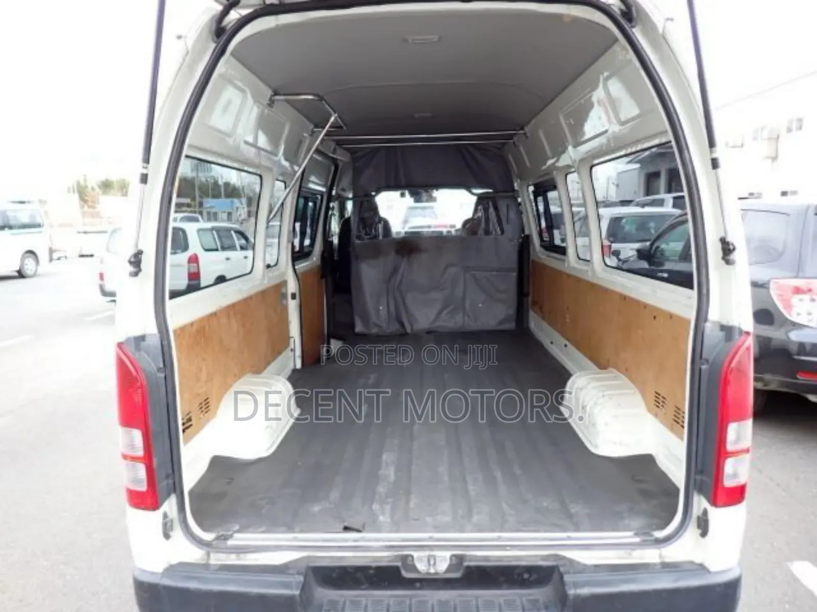Toyota HiAce 2019 White