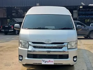 Toyota HiAce 2018 Silver