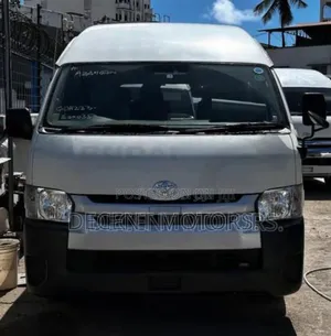 Toyota HiAce 2019 White