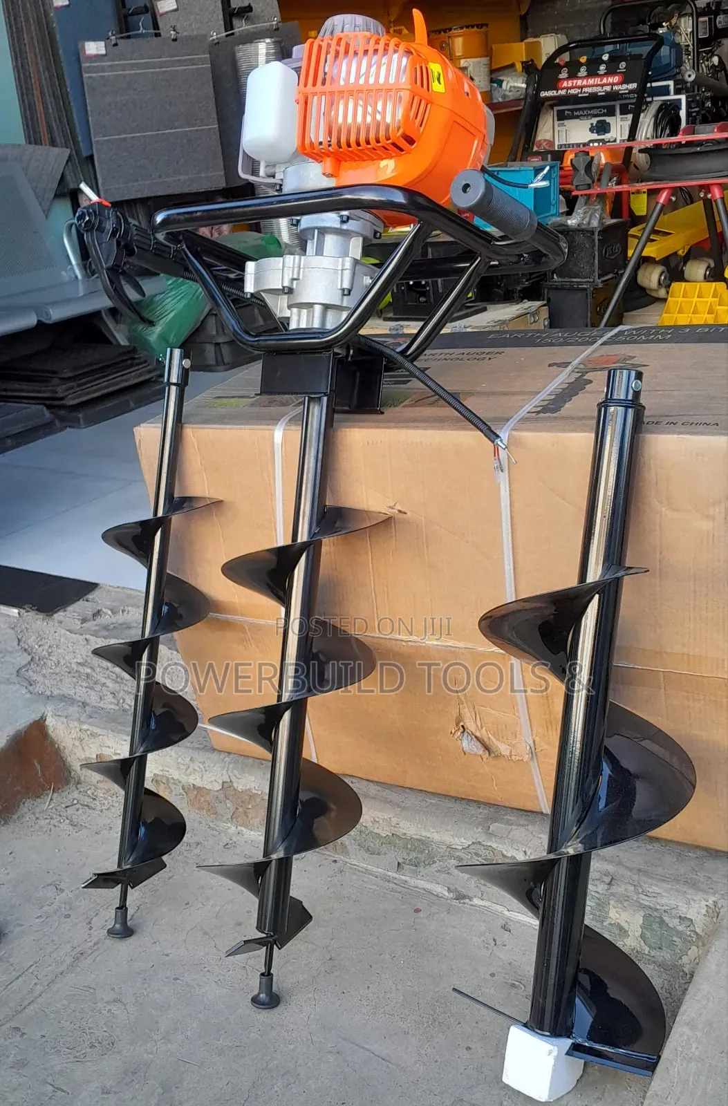 Hawking 4 Stroke Earth Auger Powered by Gx35 Engine