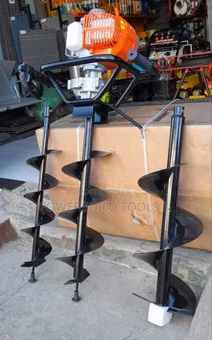 Hawking 4 Stroke Earth Auger Powered by Gx35 Engine