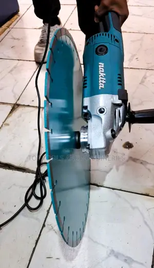 Makita Grinder With 18 Inch Stone Cutting Disk Combo