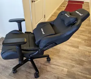 Office Chairs:Deluxe Black Leather Office Gaming Chair
