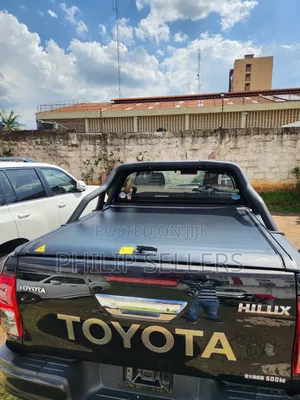 G2 Tri-Fold Tonneau Cover