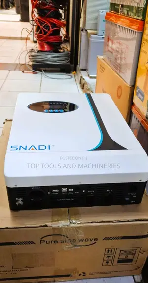 Snadi 5.5kva 51.2vhybrid Inverter With Lithium Communication