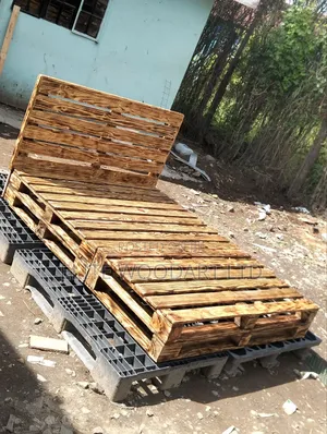 Handcrafted 4x6 Pallet Bed