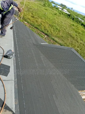 Asphalt Shingles Installer