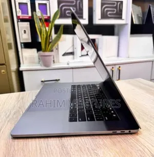 Laptop Apple MacBook Pro 2018 16GB Intel Core i7 SSD 256GB