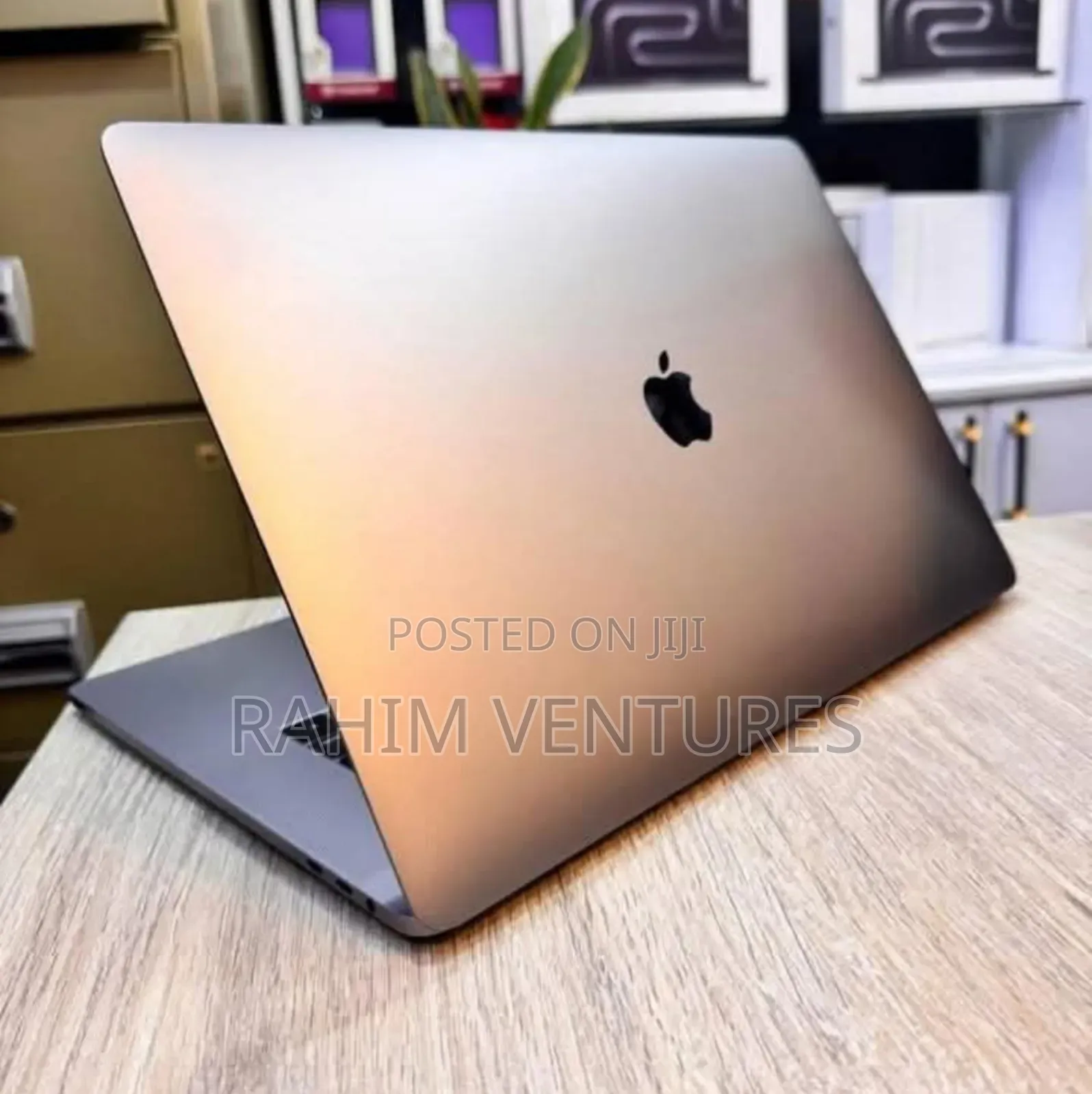 Laptop Apple MacBook Pro 2018 16GB Intel Core i7 SSD 256GB