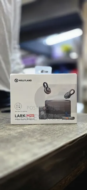 Hollyland Lark M2s With Usb-C to Lightning Wireless Mic