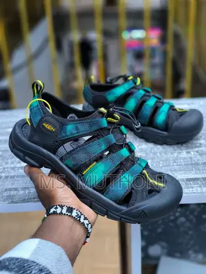 Keen Open 'Black Green Sizes. 40-45.