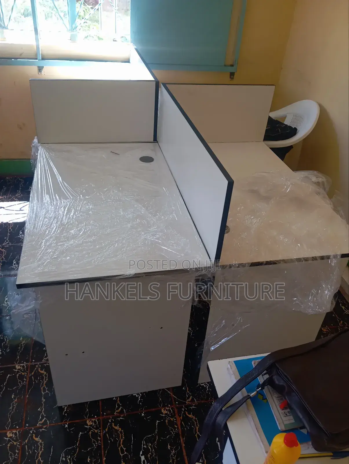 White Black 4 Way Workstation